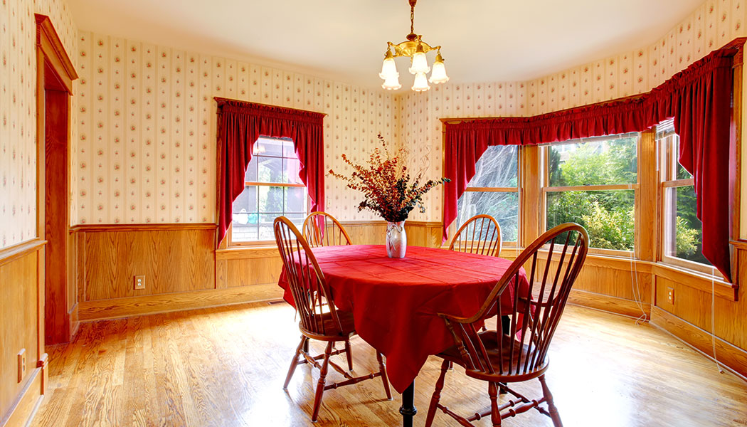 Use curtains and valences for your dining room’s window treatment